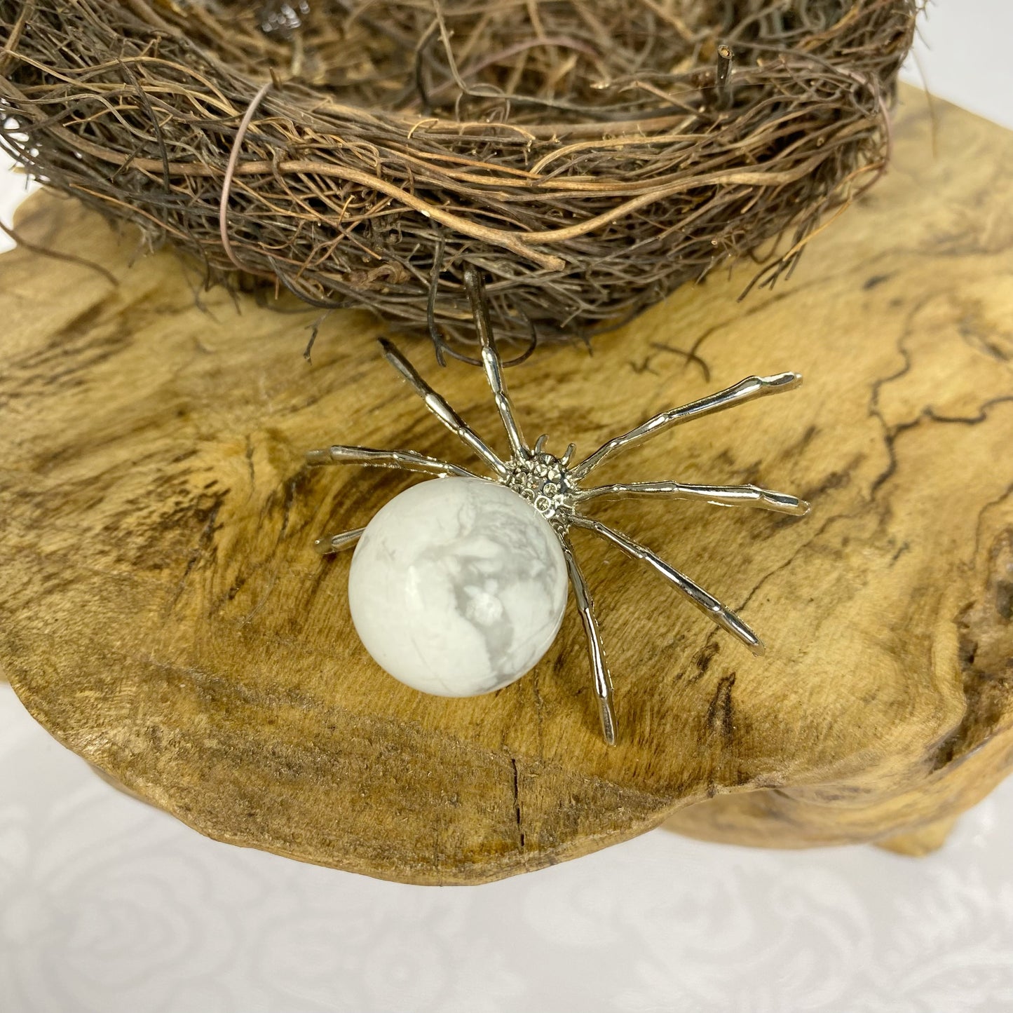Howlite Spider