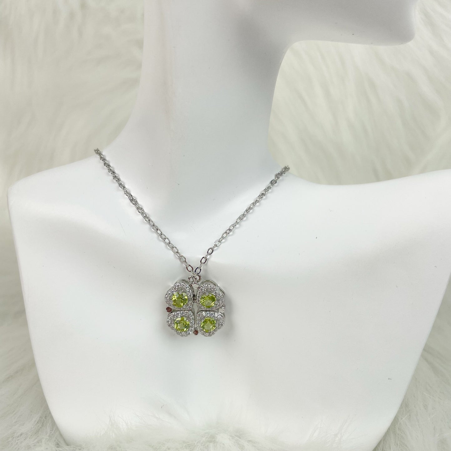 【Copper Alloy 】Four Leaf Clover Necklace